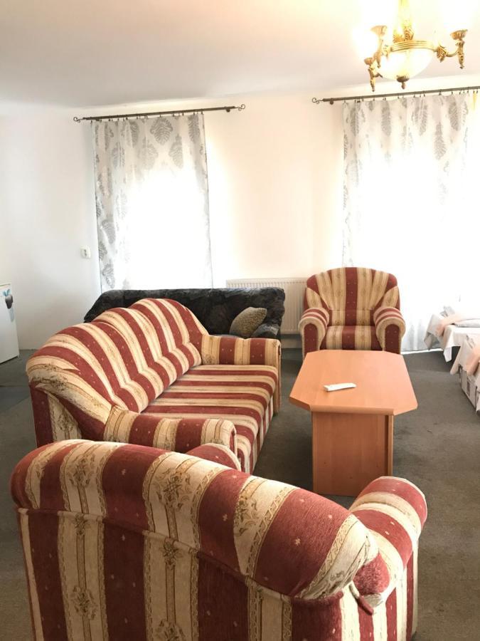 Penzion Aniko Diakovce-Sala Bagian luar foto